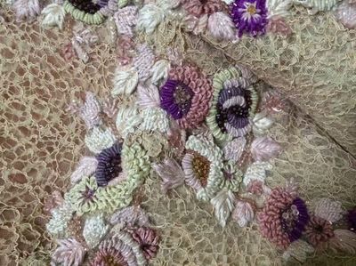 谷饒?jiān)唇芾C花廠(chǎng) 傳統(tǒng)技藝在現(xiàn)代鞋帽服裝中的華麗綻放